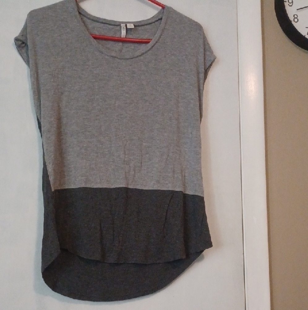 Cato Two-Tone Gray Short Sleeve Top